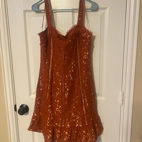Red Dress Boutique Rust Red Lace Dress NWOT - Picture 2 of 3